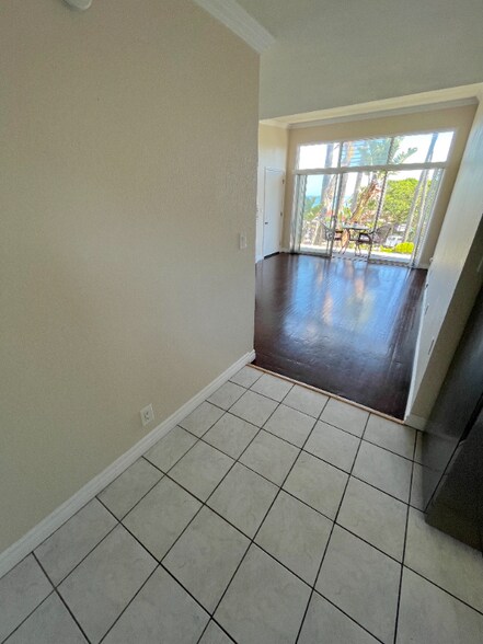 Building Photo - 250 Cliff Dr