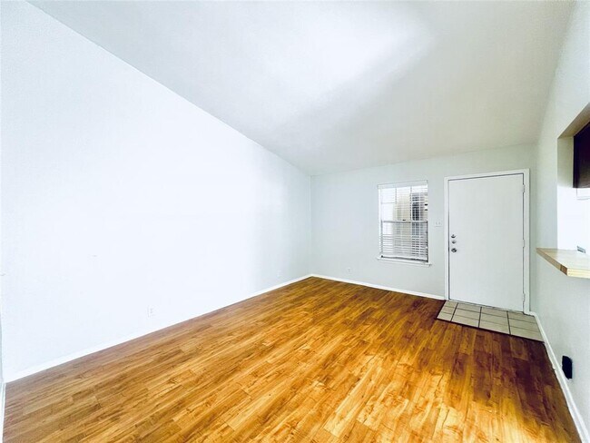 Building Photo - 1922 Nicole Cir