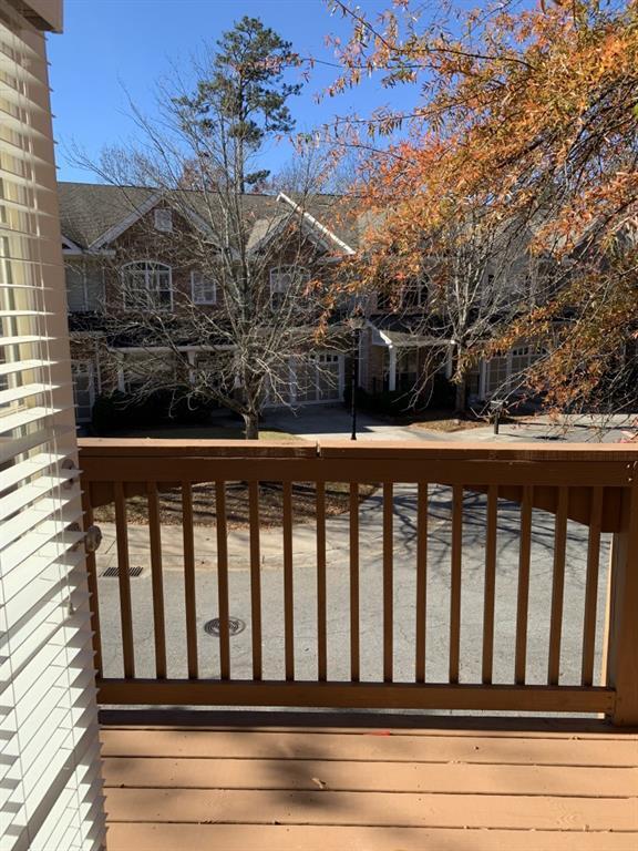 Building Photo - 5460 Glenridge View NE