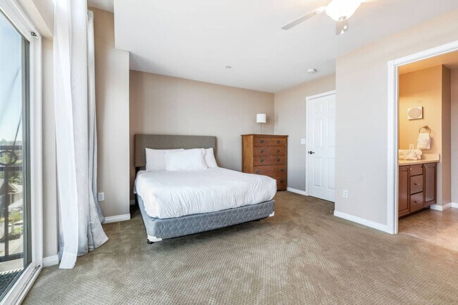 Building Photo - 2325 S G St