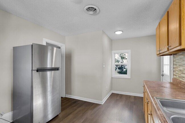 Building Photo - 605 1st Ave