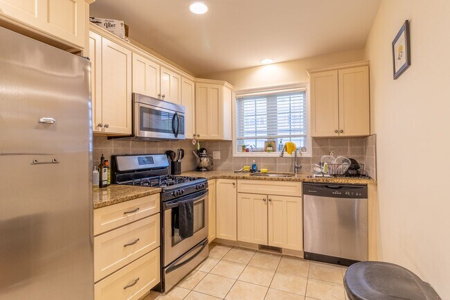Building Photo - Spacious Luxury Multi Level, 2 Bedroom Condo