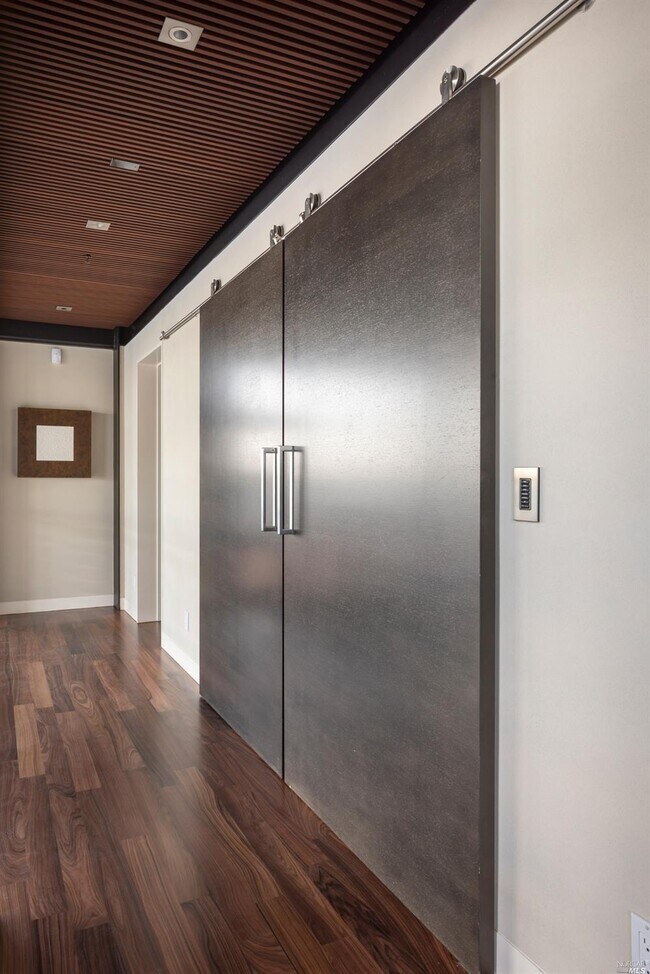 Building Photo - 525 Bridgeway