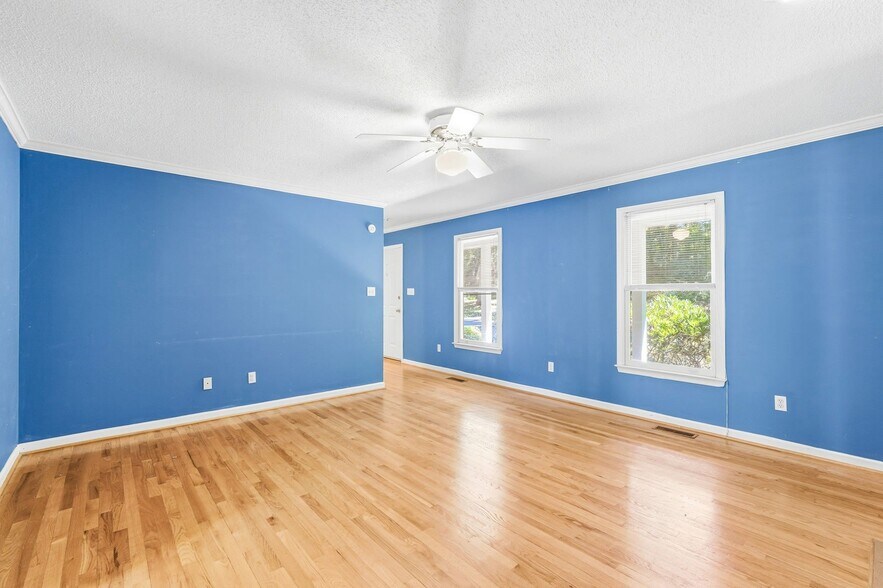 Building Photo - 1424 Brookwood Dr