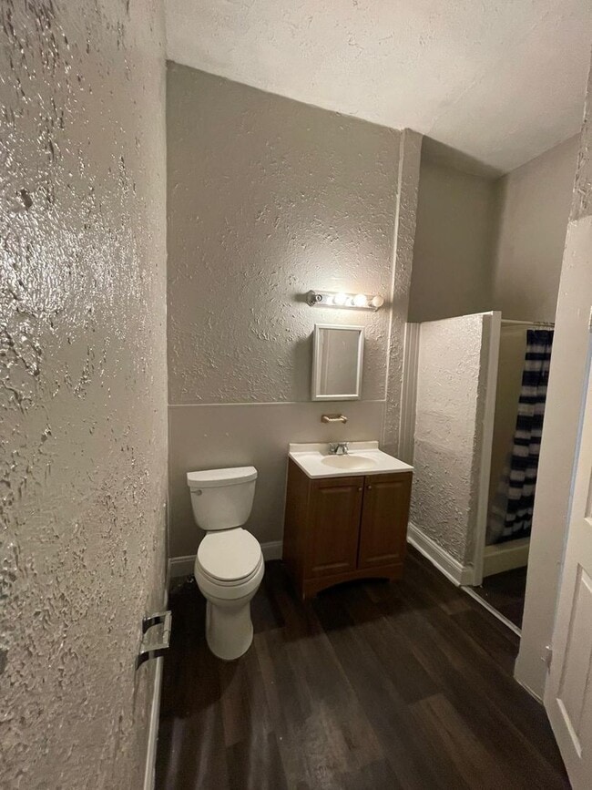 Building Photo - Great 4/2 property with recent updates!