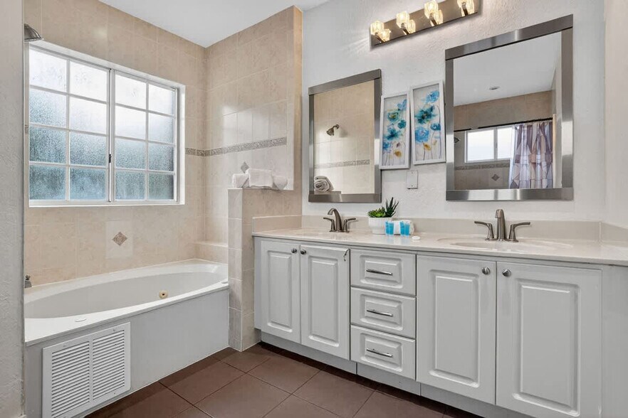 Building Photo - 5161 SW 159th Ct