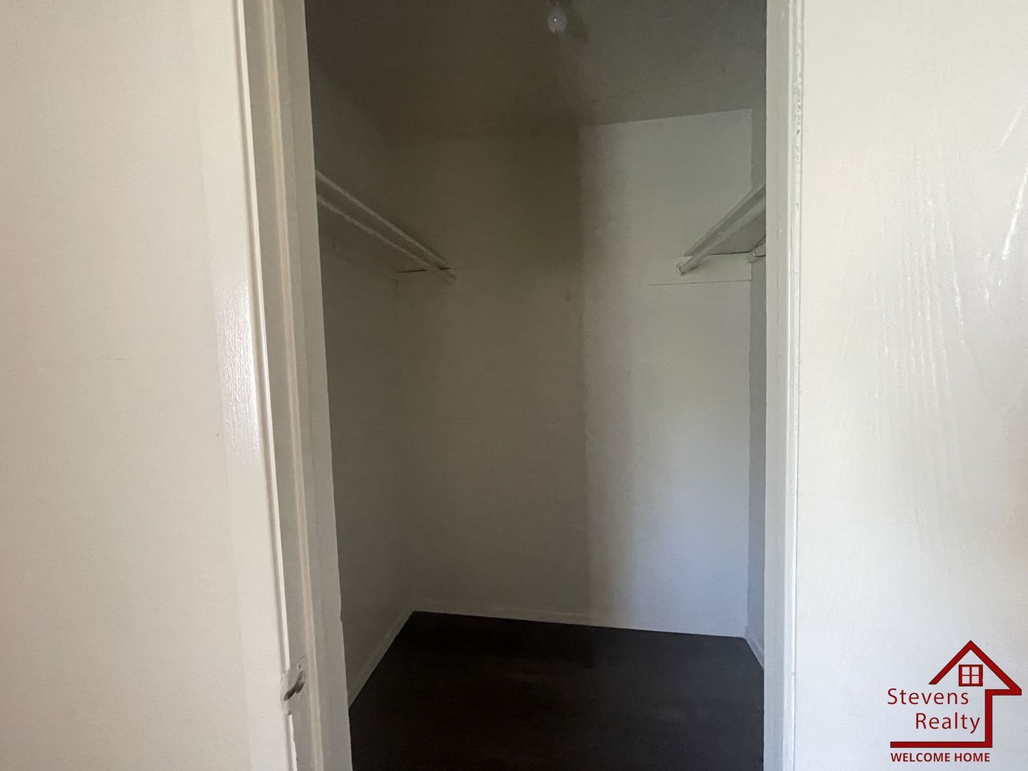 Building Photo - 1502 NW Kingsbury Ave