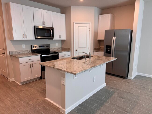 Building Photo - 496 Salisbury Cir