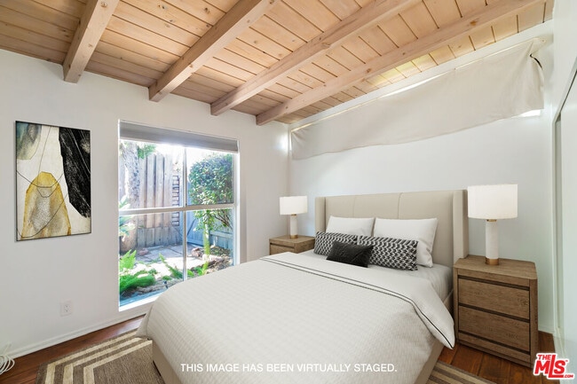 Building Photo - 5652 Fallbrook Ave