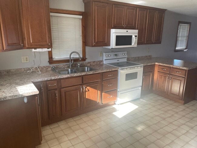 Building Photo - 207 NW Frank Ave