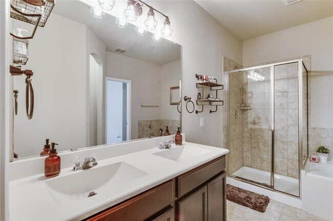 Building Photo - 255 Callaghan Dr