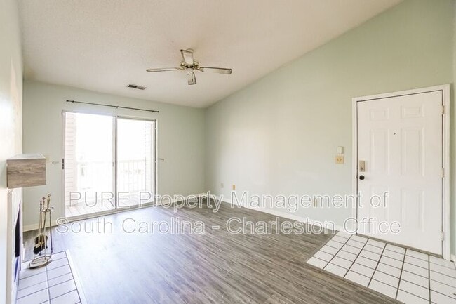 Building Photo - 2011 N Hwy 17