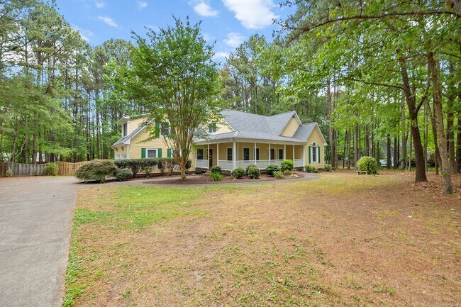 Building Photo - *Charming Farmhouse Style Retreat in Youngsville*