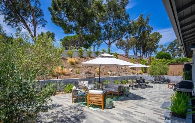 Building Photo - 1042 Alexandra Ln