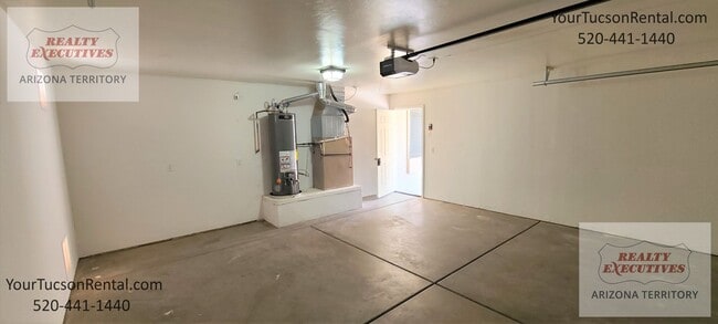 Building Photo - Valencia Rd & Headley Rd 3/2 - All tile fl...