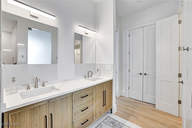 Building Photo - 2515 Royal Palm Ct