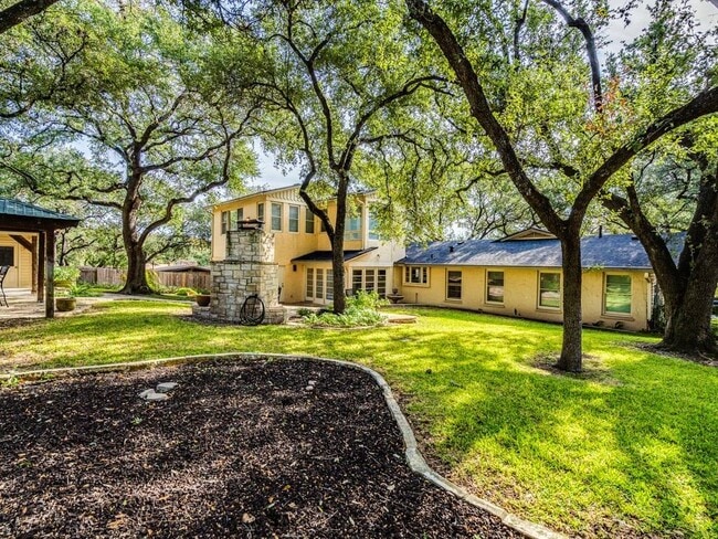 Building Photo - 404 Almarion Dr