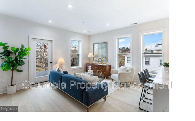Building Photo - 616 Quebec Pl NW