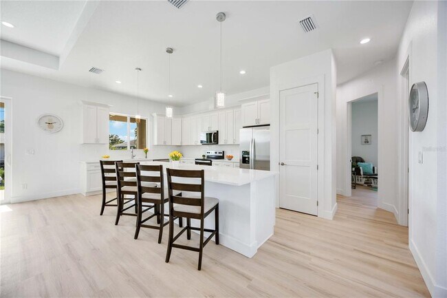 Building Photo - 6146 Grandeur St