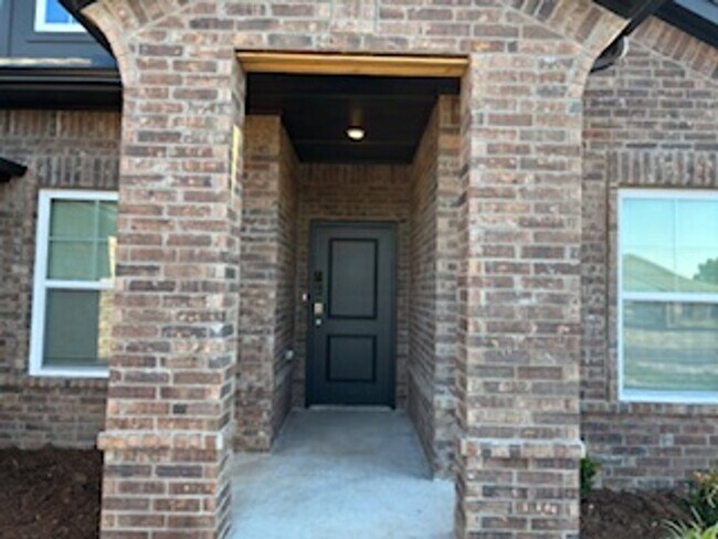 Building Photo - Beautiful New Home!