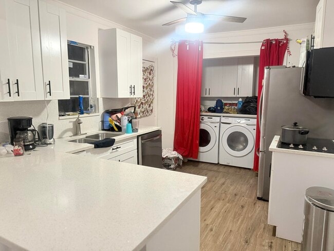 Building Photo - 1110 N Sapodilla Ave