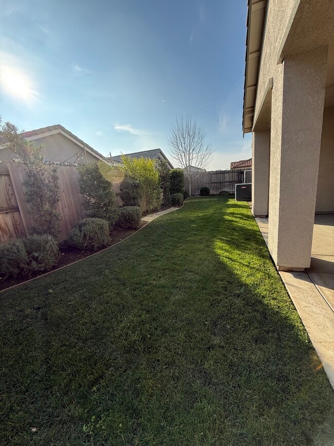 Building Photo - 2324 Henri Ln