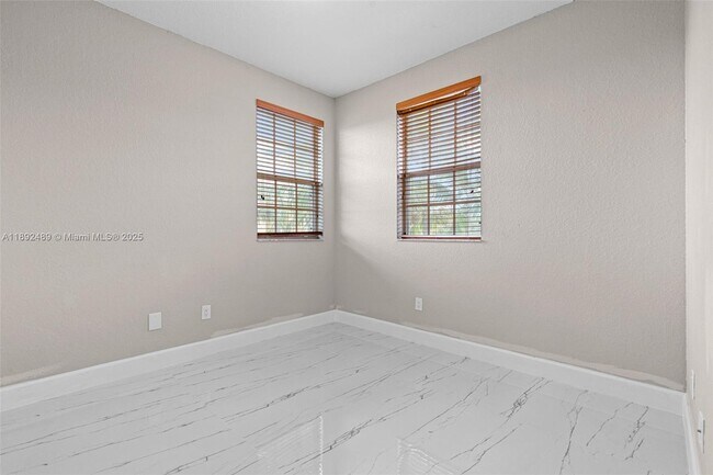 Building Photo - 443 NE 21st Terrace