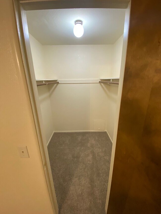 Building Photo - Very clean and Beautiful Apartment for rent in Visalia
