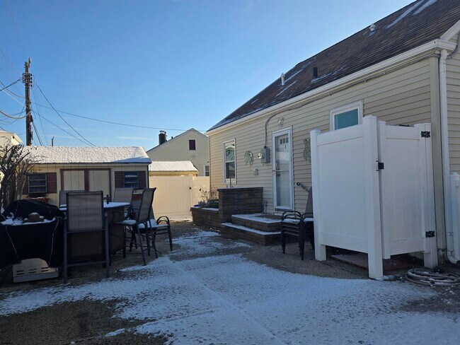 Building Photo - 231 N Wyoming Ave