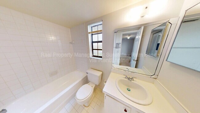 Building Photo - 321 Olivewood Pl