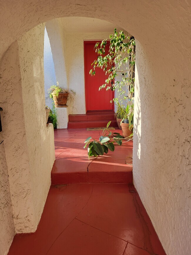 Building Photo - 346 N Alfred St