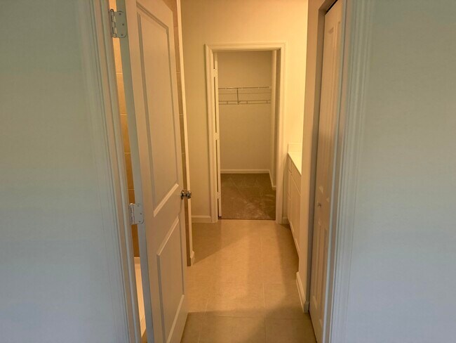 Building Photo - 664 Carlyle Wy