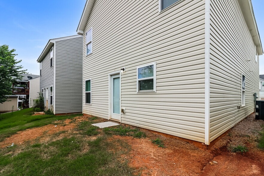 Building Photo - 16 Everett Cir SE