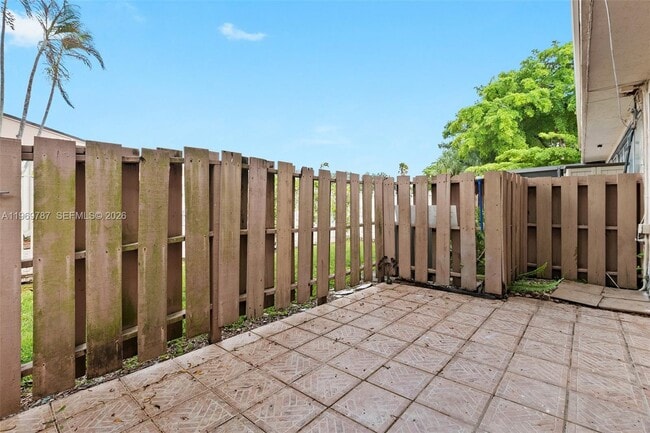 Building Photo - 833 NW 82nd Ave