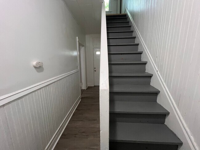 Building Photo - Pittsburgh - 3 Bedroom 1.5 Bathroom - For ...
