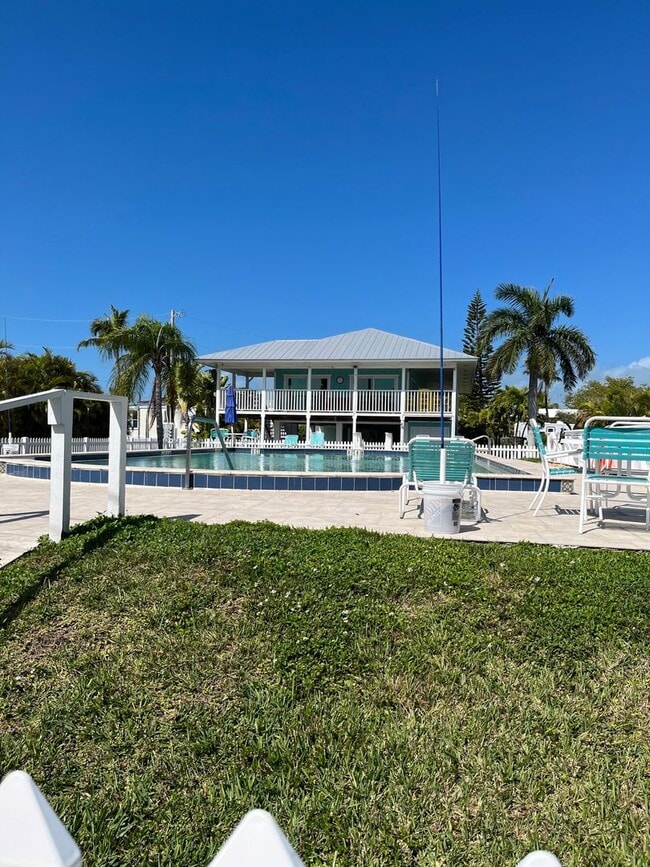 Building Photo - 2 Bedroom 1 Bath Home Located in Seaside R...