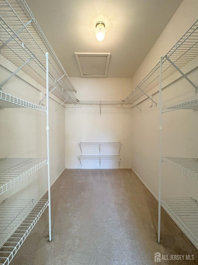 Building Photo - 3108 Vroom Dr