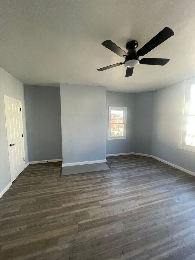 Building Photo - Beautiful 3 bed in Sheraden, move in ready!