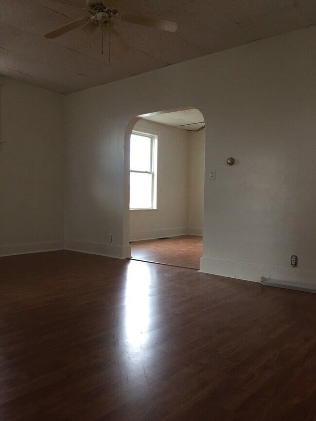 Building Photo - 2-Story 4 Bed/2 Bath Home with Basement & W/D