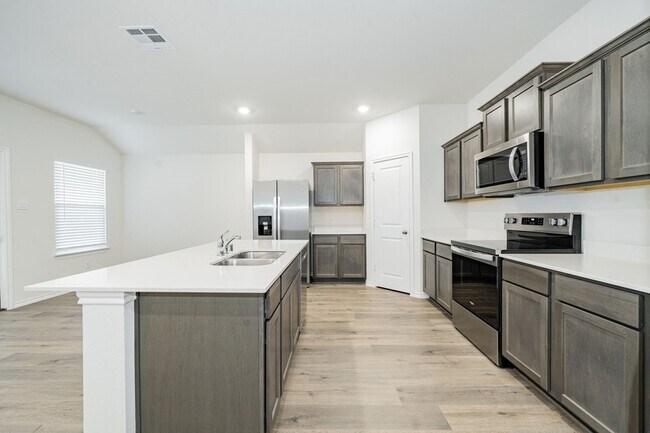 Building Photo - 2139 Thornton Dr