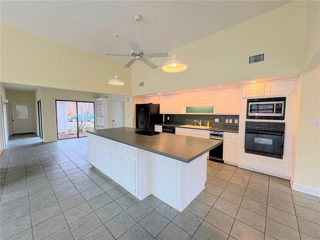 Building Photo - 2939 Rivercrest Dr