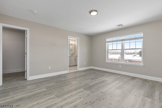 Building Photo - 158 N Auten Ave