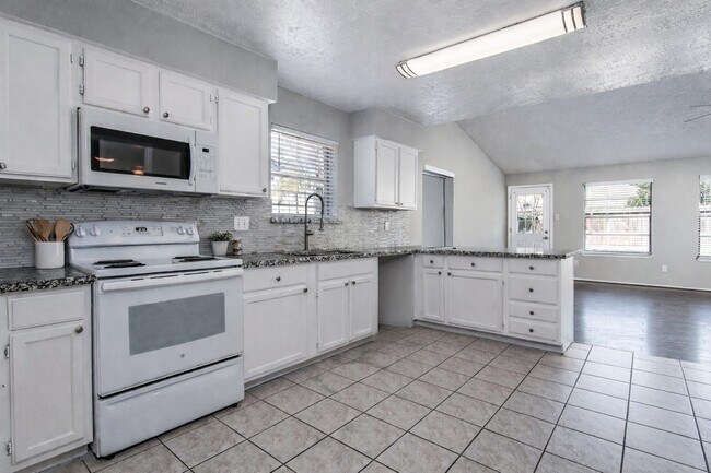 Building Photo - 16210 Cypress Point Dr