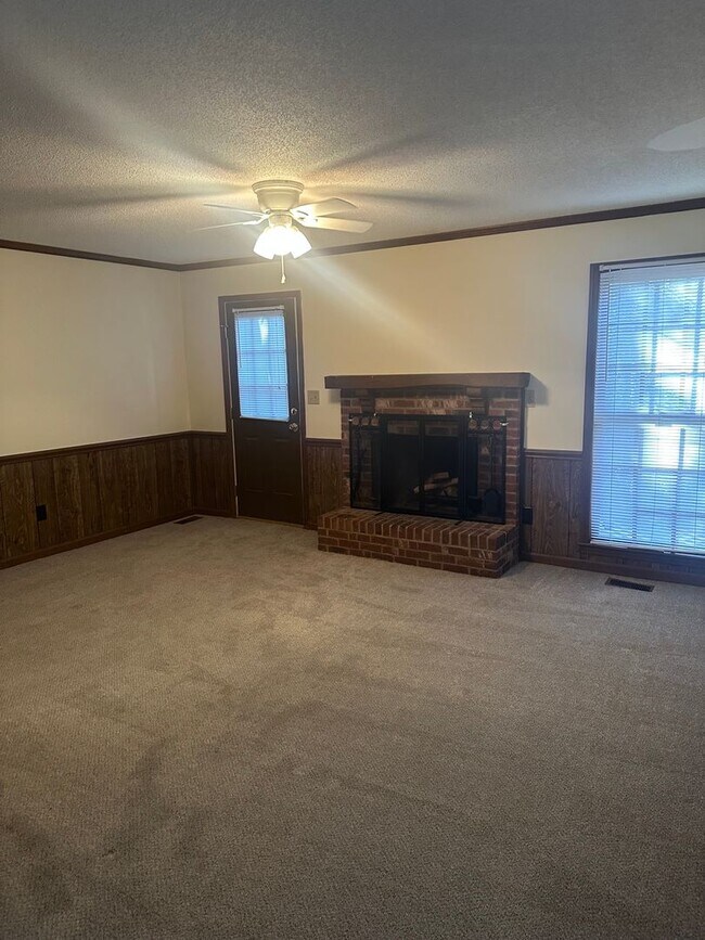 Building Photo - One Month Rent Free! Dual Primary Bedrooms...