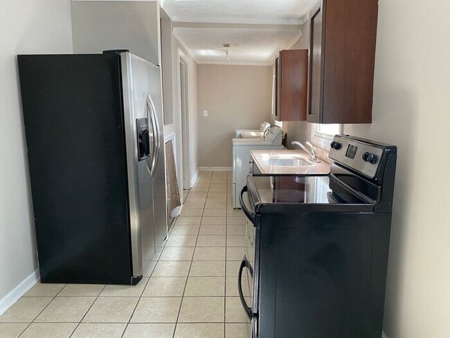 Building Photo - Germantown / Salemtown House for Rent!  2 Beds w/ extra rooms  + 2 full baths!