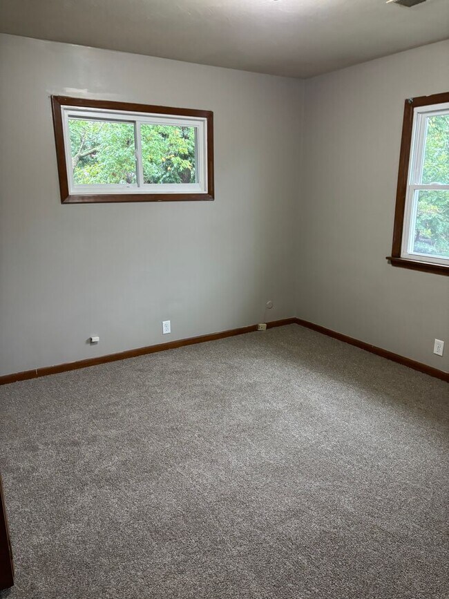 Building Photo - Eacker Rentals (1730 S 17th St)
