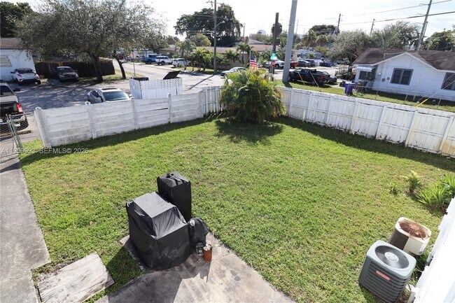 Building Photo - 1206 N 22nd Ave