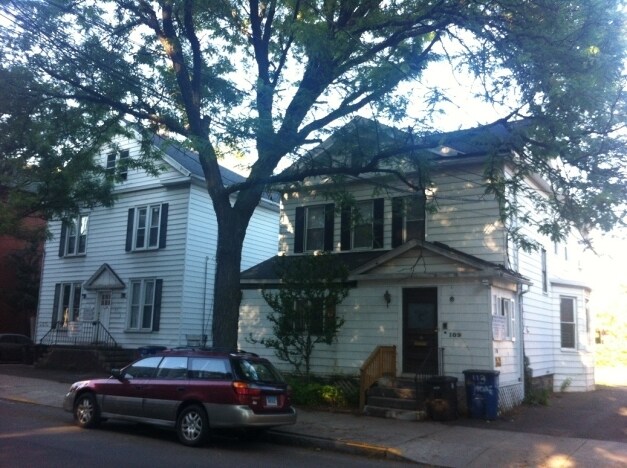 Primary Photo - 109 Howe St