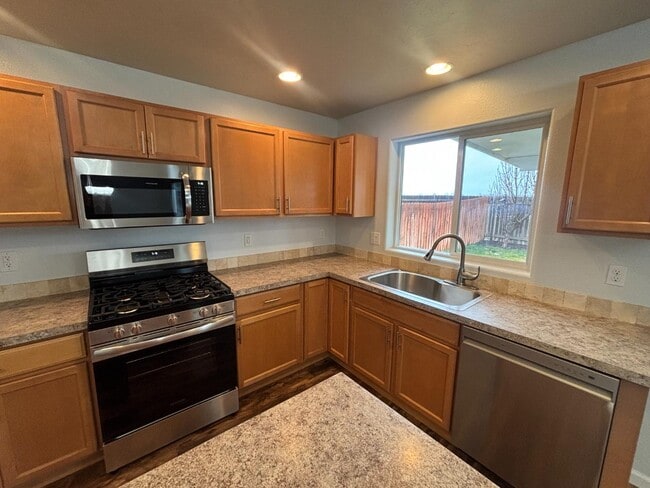 Building Photo - 16581 Berkley Ave