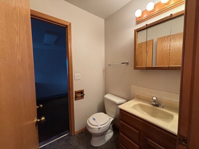 Building Photo - Stunning 3 Bed/ 2.5-Bath Home on the River...